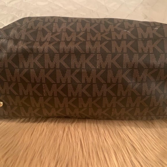 MICHAEL KORS OVERSIZE OR TRAVEL BAG. - Picture 8 of 12